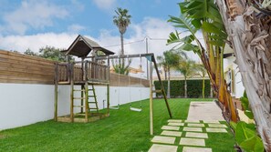 Thinking of family vacation, this property has a children's playground and swimming pool.
#garden #family #children #playground #outdoor #portugal #pt #marisol