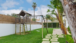 Thinking of family vacation, this property has a children's playground and swimming pool.
#garden #family #children #playground #outdoor #portugal #pt #marisol