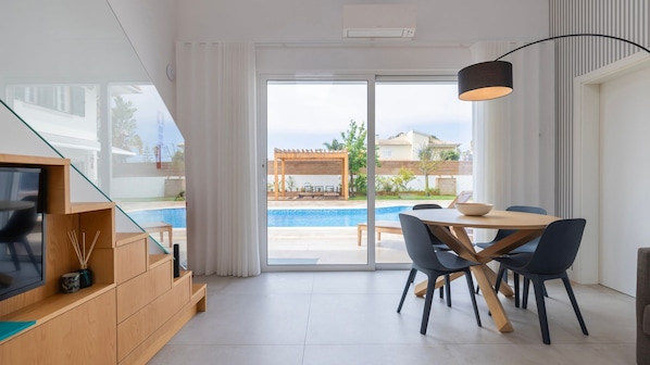 A minimalist studio with garden view.
#minimalism #comfort #outdoor #portugal #pt #marisol