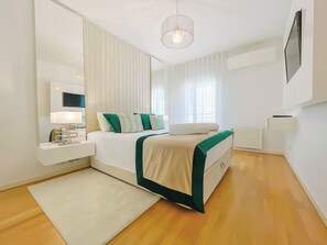 Comfortable queen bed