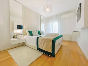 Comfortable queen bed