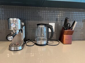 Kaffee und/oder Kaffeemaschine