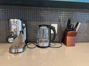 Kaffee und/oder Kaffeemaschine