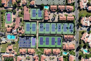 Full resort amenity access!!
