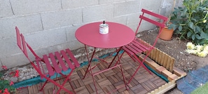 table pour prendre le petit-déjeuner