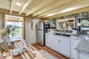 Kitchen | Blender | Toaster | Slow Cooker | 1st Floor
