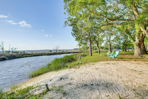 Exterior | Deck | Grills | Fire Pits | Kayaks