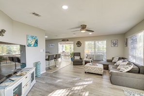 Living Room | Free WiFi | Smart TV | King Sleeper Sofa | 1st Floor
