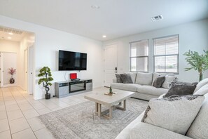 Living Room | 2 Twin Rollaway Beds | Central Heating & A/C | Free WiFi