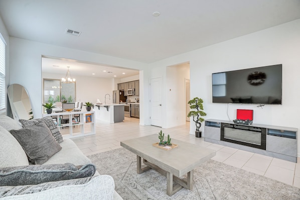 Avondale Vacation Rental | 2BR | 2BA | 3,021 Sq Ft | 5 Steps Required