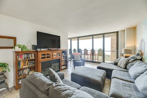 Living Room | Single-Story Unit | 7th-Floor Condo | Free WiFi