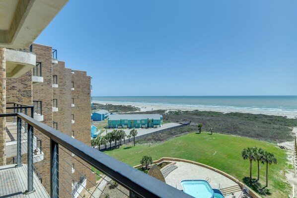 Port Aransas Vacation Rental | 2BR | 2BA | 1,250 Sq Ft | Step-Free Access