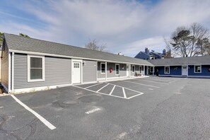 The Cranberry Suites Motel | 13 Mi to the Heritage Museums & Gardens