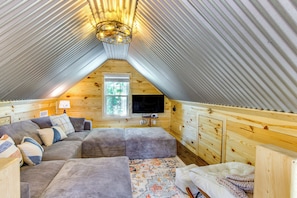 Interior | Central Heating & A/C | Free WiFi