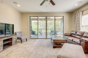 Living Room | Smart TV