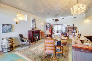 Franklin House Community Amenities | Fireplace | Grand Piano | Laundry Room