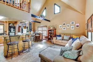 Living Room | 1st Floor | Central A/C & Heating | Smart TV w/ Cable