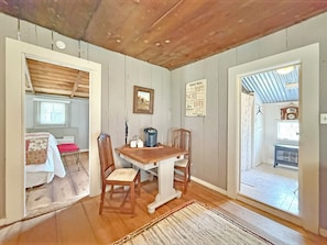 Cottage20-20Den205