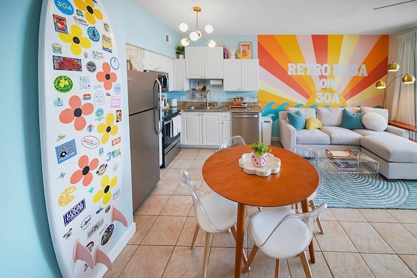 Welcome to "Retro Rosa!" Have a look inside...