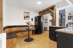 Kitchen & dining