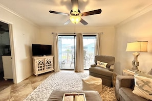 The large TV is great for watching your favorite game!