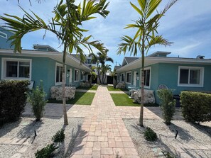 entrance to all 4 units