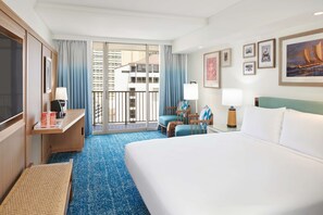 1 King bed. Views, colors and decor may vary.