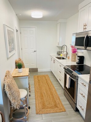 Modern full kitchen