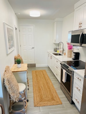 Modern full kitchen