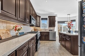 Fully equipped kitchen!