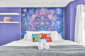 Bedroom 3 King bed- Elegant decor ✨ Mandala art for a peaceful retreat!