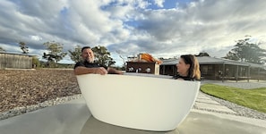 Outdoor spa tub