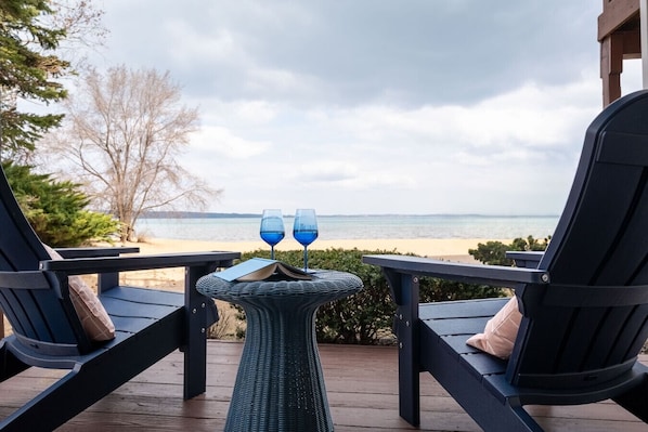 Bright day, fresh air, and a little slice of lakeside paradise await you outdoors 🌅