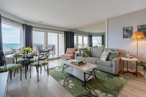 Open living area with expansive windows and breathtaking lakefront views 🌊