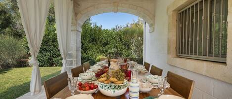 Outdoor dining