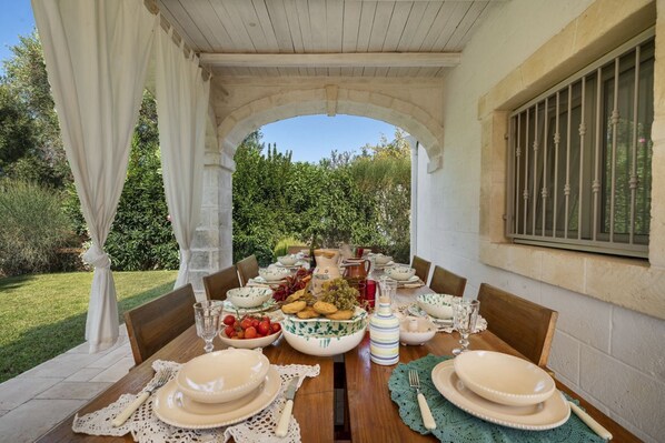 Outdoor dining