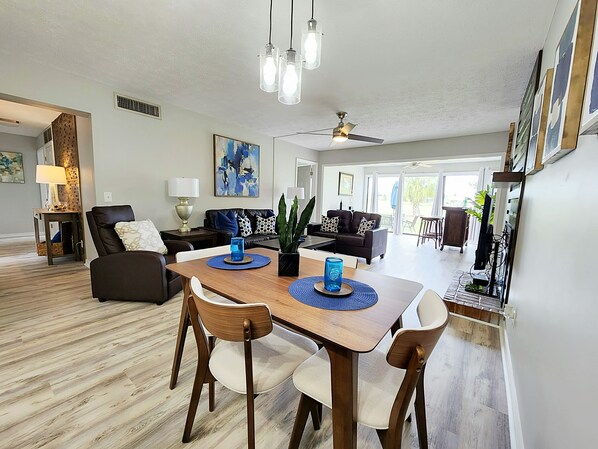 Large living room combined with the dining room