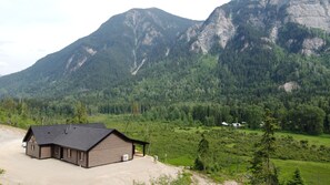 Cabin Klapperhorn East View