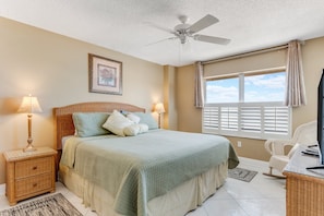 Unwind in the master bedroom king bed with unbeatable oceanfront views