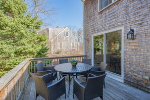 Outdoor seating on the deck