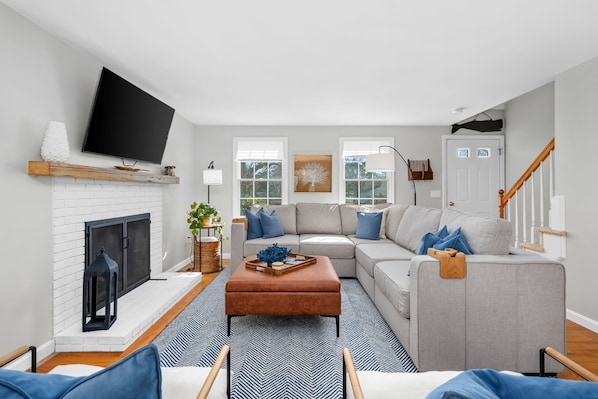 Welcoming living room, great for the entire group