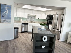 Relaxed Coastal Retreat - Pet & Boat Friendly (2707)