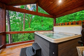 Outdoor spa tub