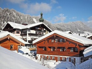 Gästehaus beim Foidlmoar Familie Höflinger (DE Reit im Winkl) - Höflinger Lorenz - 98400-Gartenansicht Haus Foidlmoar im Winter