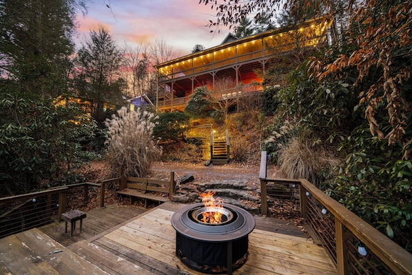 Toccoa Lookout Cottage- luxury riverfront