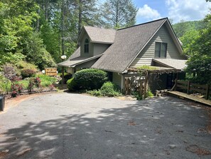 Toccoa Lookout Cottage- Luxury river front