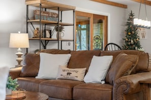 Toccoa Lookout Cottage- Luxury river front