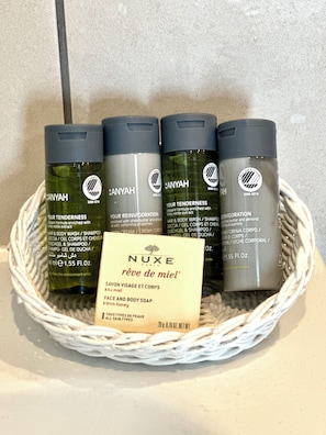Bathroom amenities