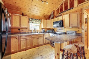 Kitchen | Main Level | Keurig | Blender