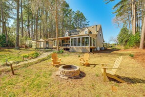 House Exterior | Fire Pits | Gas Grill | Covered Deck